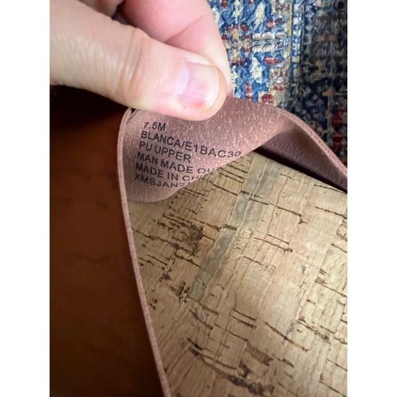 Esprit Blanca slides in EUC. Size 7.5 - Picture 8 of 8